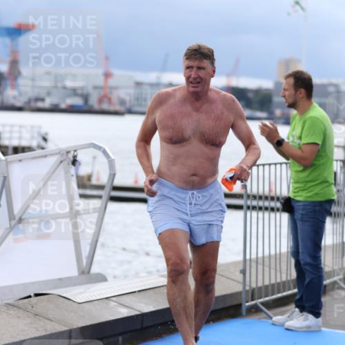 16.08.2026 - KN Förde Triathlon 2026 Antke Förster http://msf.ph/oto/9998396 16.08.2026 12:55:49 Schwimmen 726, 738, 747, 732, 739 meine-sportfotos.de
