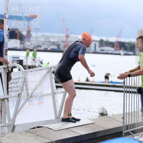 16.08.2026 - KN Förde Triathlon 2026 Antke Förster http://msf.ph/oto/9998419 16.08.2026 12:56:51 Schwimmen 717, 742 meine-sportfotos.de