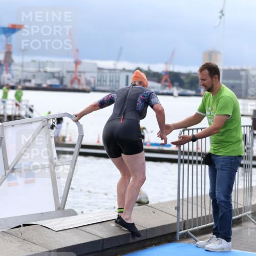 16.08.2026 - KN Förde Triathlon 2026 Antke Förster http://msf.ph/oto/9998421 16.08.2026 12:56:52 Schwimmen 717, 742 meine-sportfotos.de