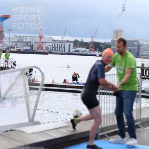 16.08.2026 - KN Förde Triathlon 2026 Antke Förster http://msf.ph/oto/9998422 16.08.2026 12:56:52 Schwimmen 717, 742 meine-sportfotos.de