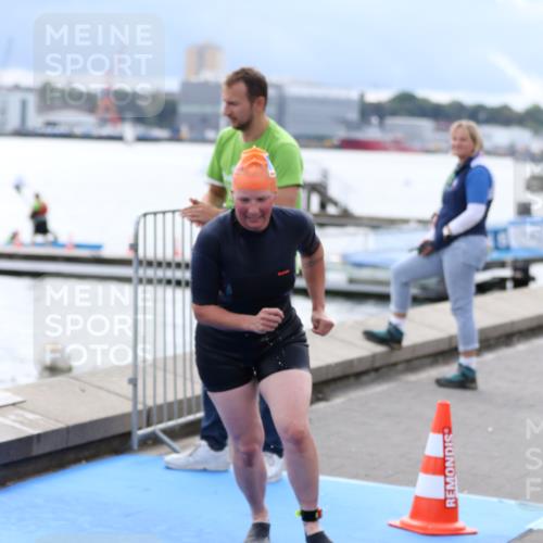 16.08.2026 - KN Förde Triathlon 2026 Antke Förster http://msf.ph/oto/9998423 16.08.2026 12:56:53 Schwimmen 717, 742 meine-sportfotos.de