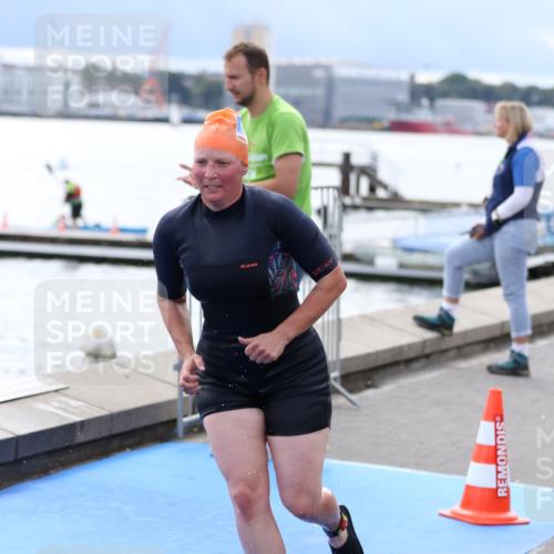 16.08.2026 - KN Förde Triathlon 2026 Antke Förster http://msf.ph/oto/9998425 16.08.2026 12:56:54 Schwimmen 717, 742 meine-sportfotos.de
