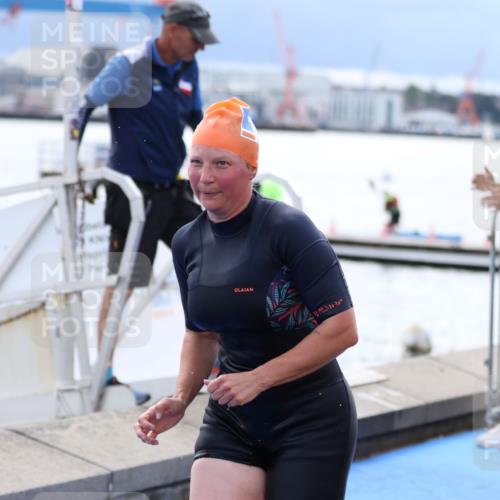 16.08.2026 - KN Förde Triathlon 2026 Antke Förster http://msf.ph/oto/9998426 16.08.2026 12:56:54 Schwimmen 717, 742 meine-sportfotos.de