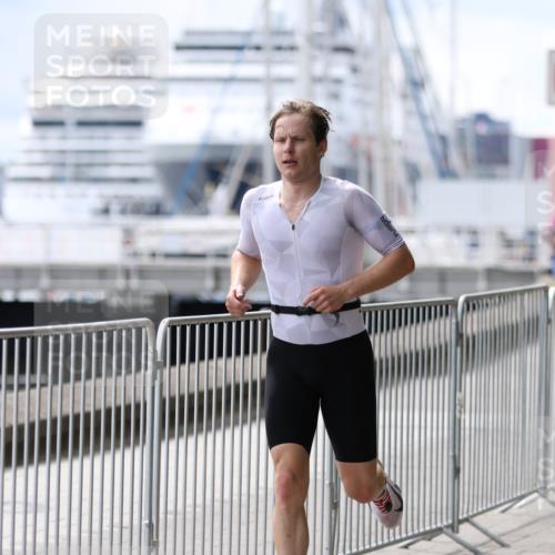 16.08.2026 - KN Förde Triathlon 2026 Antke Förster http://msf.ph/oto/9998462 16.08.2026 13:16:52 Laufen  meine-sportfotos.de