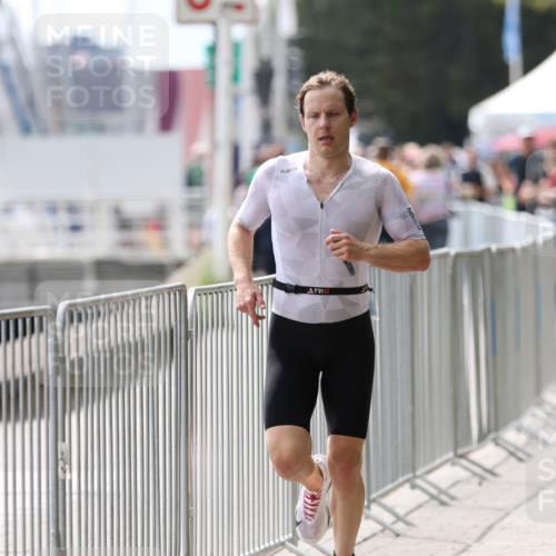 16.08.2026 - KN Förde Triathlon 2026 Antke Förster http://msf.ph/oto/9998637 16.08.2026 13:29:16 Laufen  meine-sportfotos.de