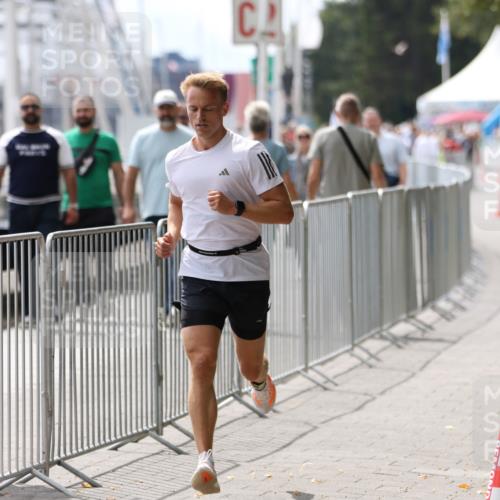 16.08.2026 - KN Förde Triathlon 2026 Antke Förster http://msf.ph/oto/9998669 16.08.2026 13:30:07 Laufen  meine-sportfotos.de