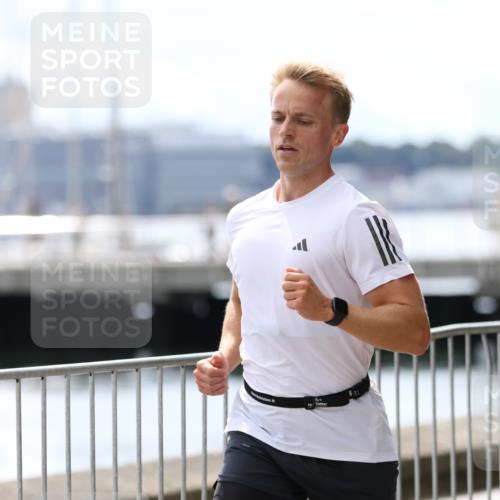 16.08.2026 - KN Förde Triathlon 2026 Antke Förster http://msf.ph/oto/9998672 16.08.2026 13:30:09 Laufen  meine-sportfotos.de