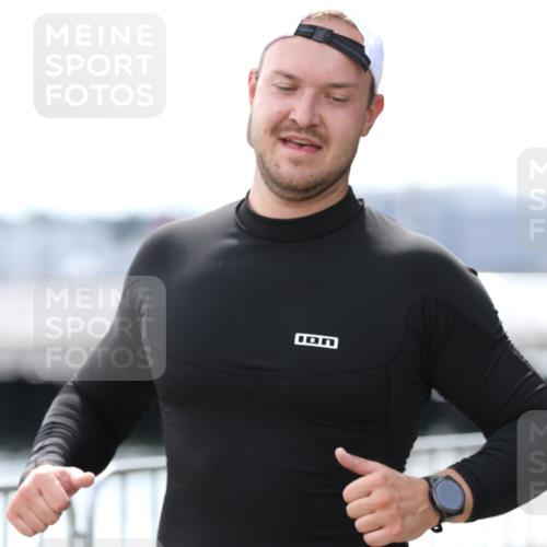 16.08.2026 - KN Förde Triathlon 2026 Antke Förster http://msf.ph/oto/9998991 16.08.2026 13:38:11 Laufen  meine-sportfotos.de