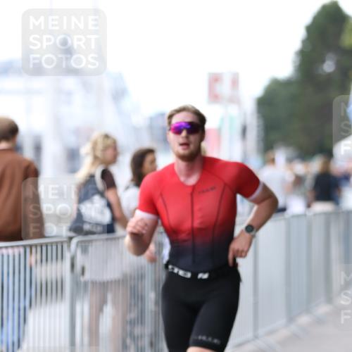 16.08.2026 - KN Förde Triathlon 2026 Antke Förster http://msf.ph/oto/9999357 16.08.2026 13:44:55 Laufen  meine-sportfotos.de