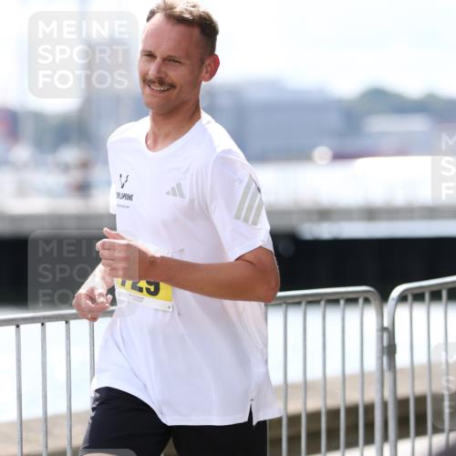 16.08.2026 - KN Förde Triathlon 2026 Antke Förster http://msf.ph/oto/9999495 16.08.2026 13:47:52 Laufen  meine-sportfotos.de