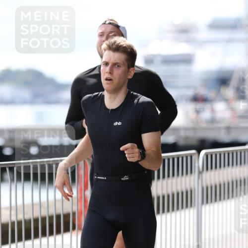 16.08.2026 - KN Förde Triathlon 2026 Antke Förster http://msf.ph/oto/9999498 16.08.2026 13:47:57 Laufen  meine-sportfotos.de