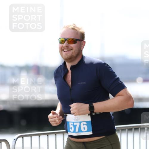 16.08.2026 - KN Förde Triathlon 2026 Antke Förster http://msf.ph/oto/9999530 16.08.2026 13:48:44 Laufen  meine-sportfotos.de