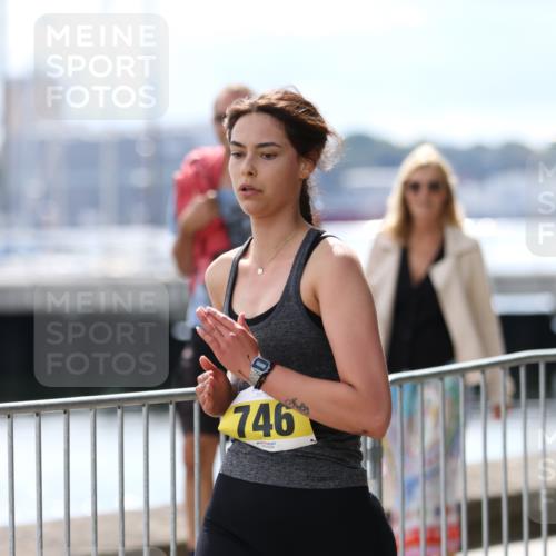 16.08.2026 - KN Förde Triathlon 2026 Antke Förster http://msf.ph/oto/9999547 16.08.2026 13:49:01 Laufen  meine-sportfotos.de